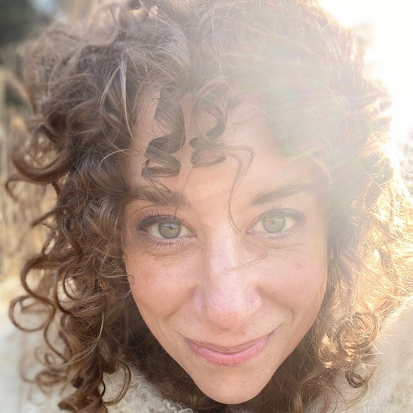 Meet your Posher, Jennifer - Picture 2 of 3